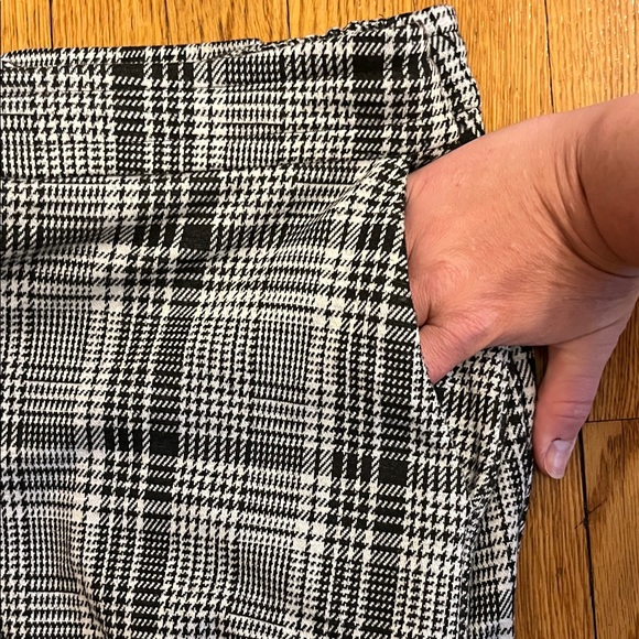 Ava & Viv 1X Women’s Black and White plaid dress Pants, Warm - Picture 3 of 10